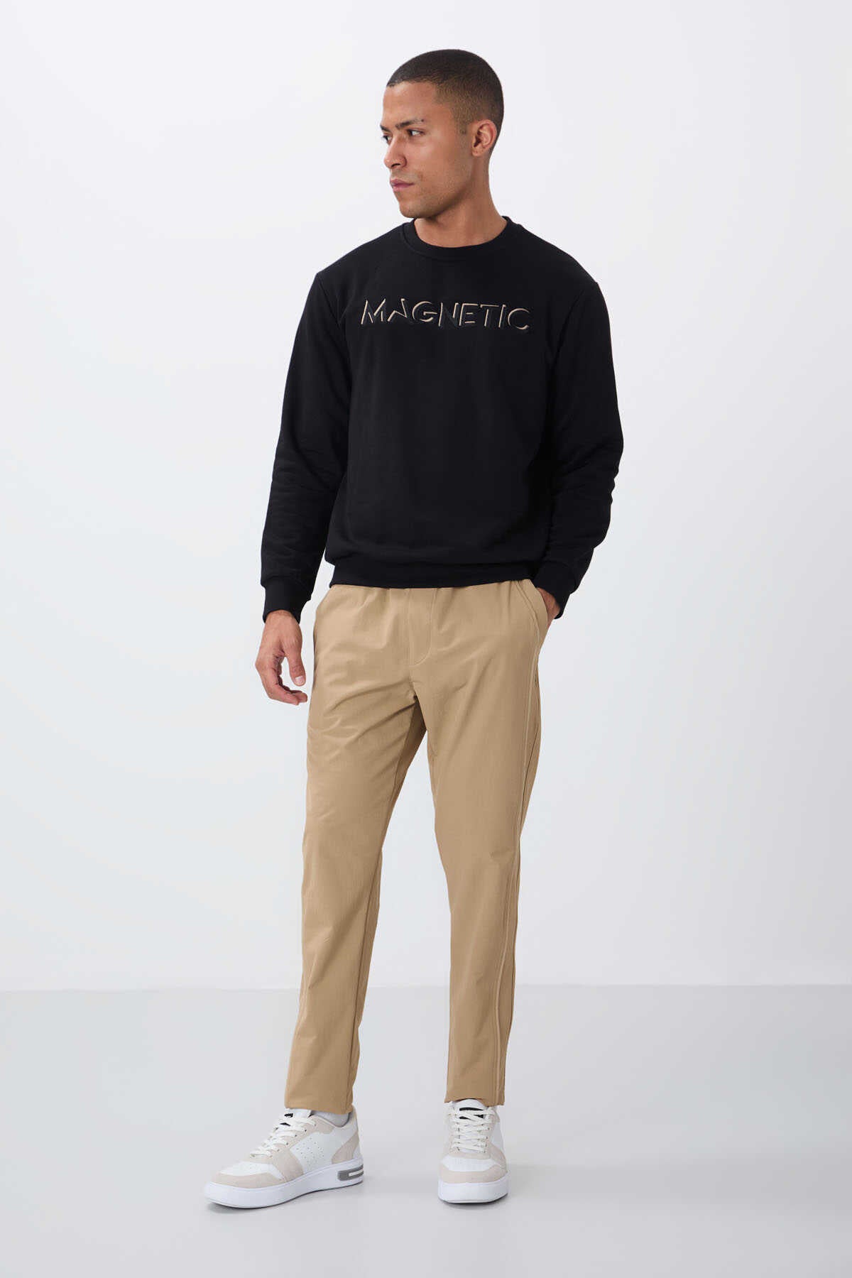Hanorac bărbătesc Tommylife Wholesale, negru, cu guler rotund, croială casual, brodat - 88020