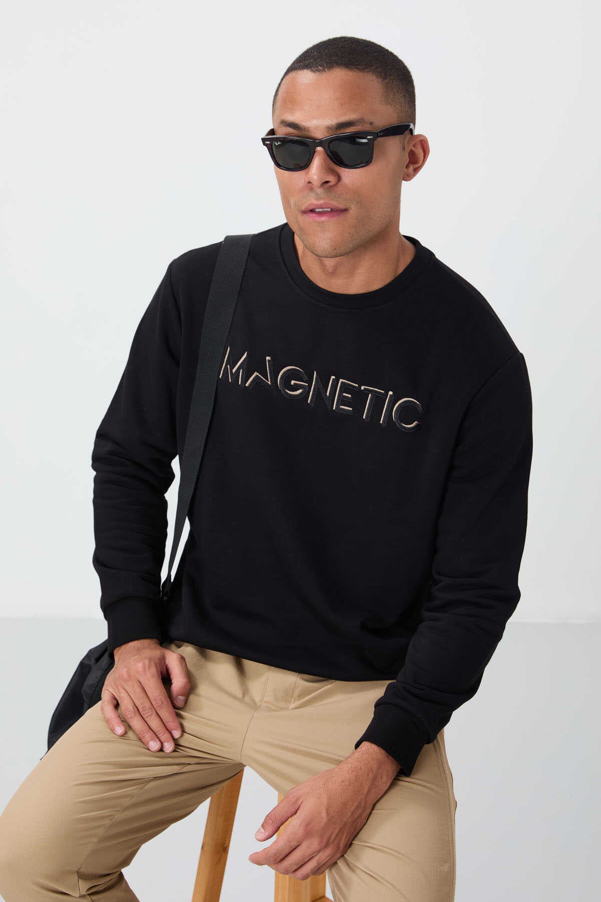 Tommylife Toptan Siyah Yazı Nakışlı O Yaka Rahat Form Erkek Sweatshirt - 88020