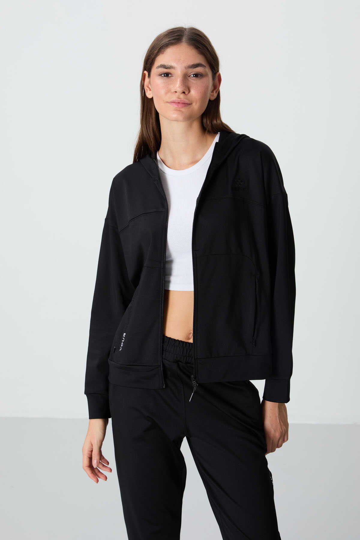 Set trening Tommylife Wholesale Standard Fit cu glugă pentru femei 95306 Negru