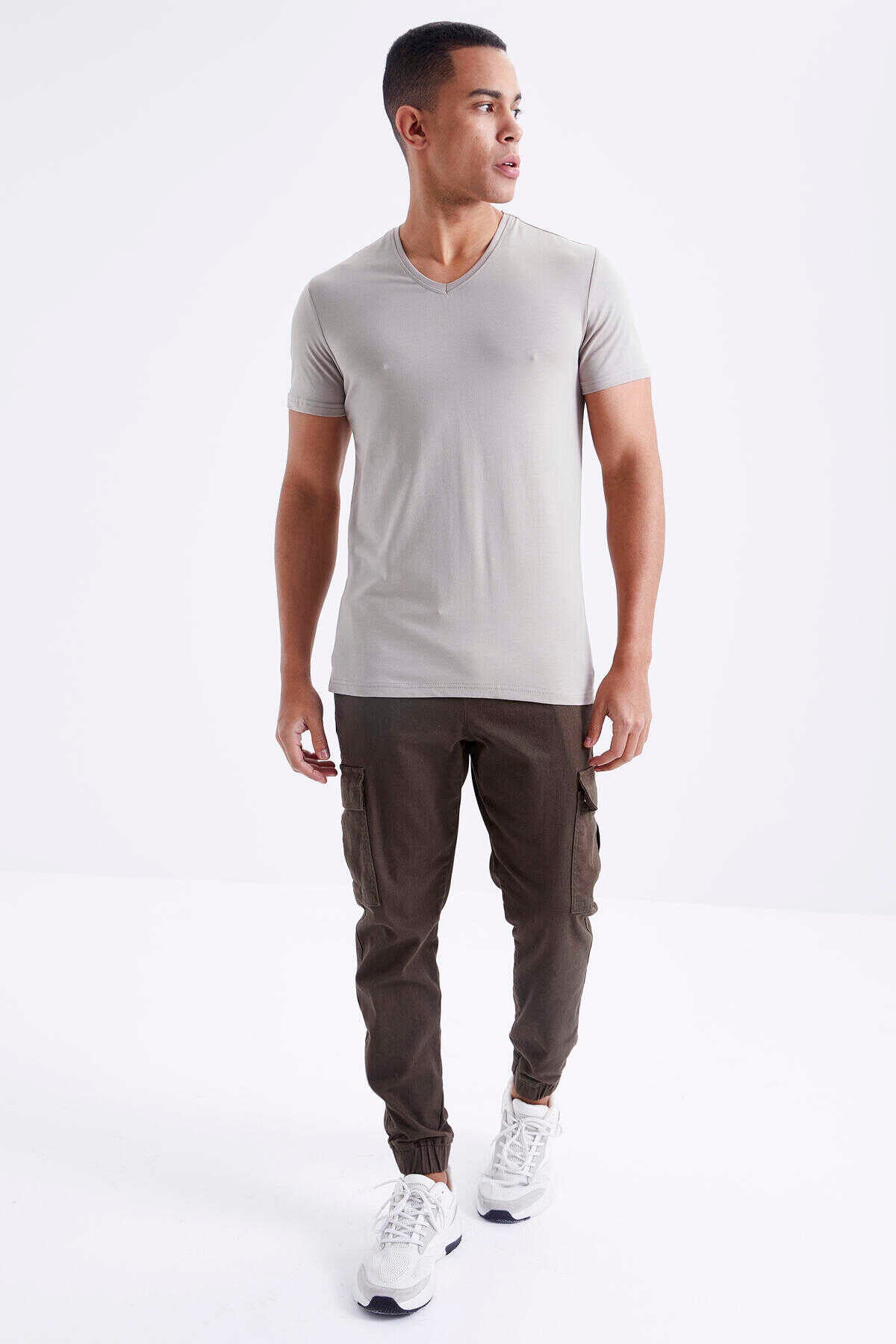 Tricou bărbătesc Tommylife Wholesale cu decolteu în V, croială standard, de bază, 87912, bej închis
