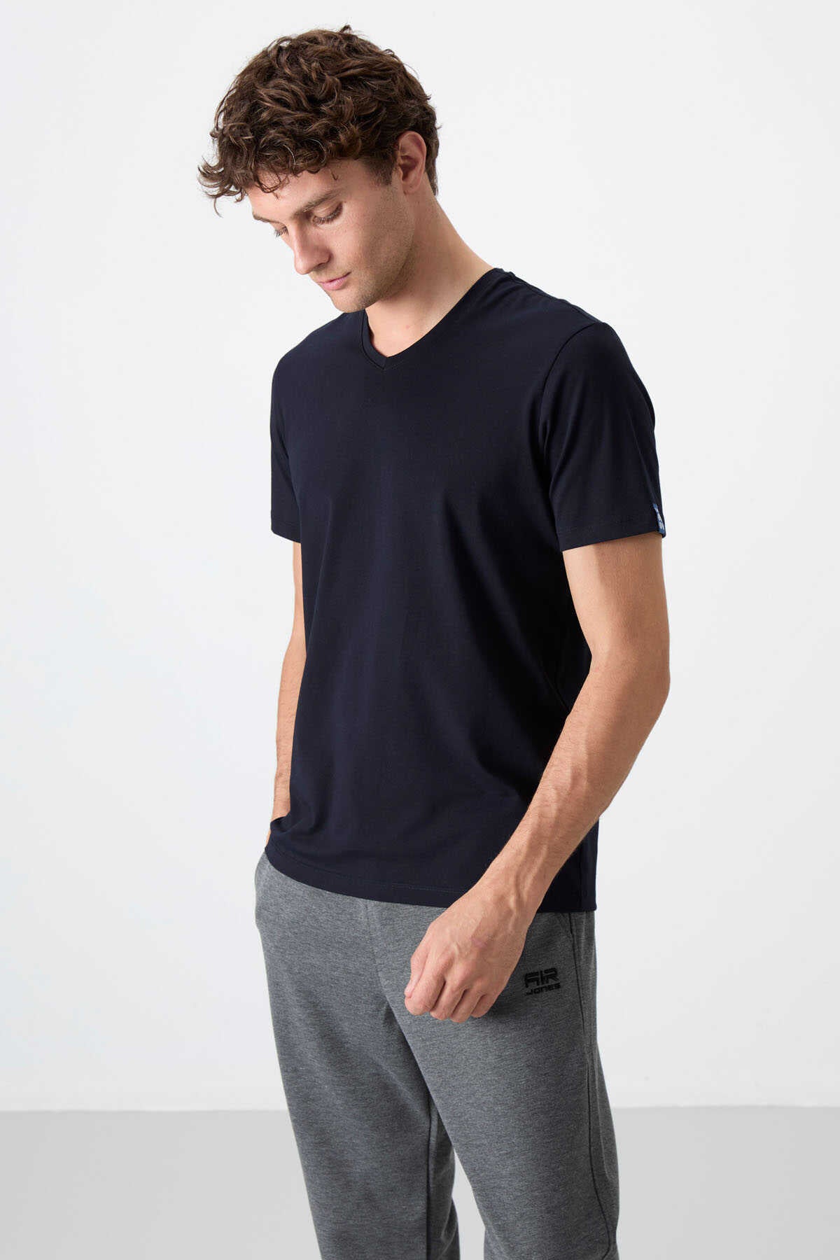 Tricou bărbătesc Tommylife Wholesale cu decolteu în V, croială standard, de bază, 87912, bleumarin