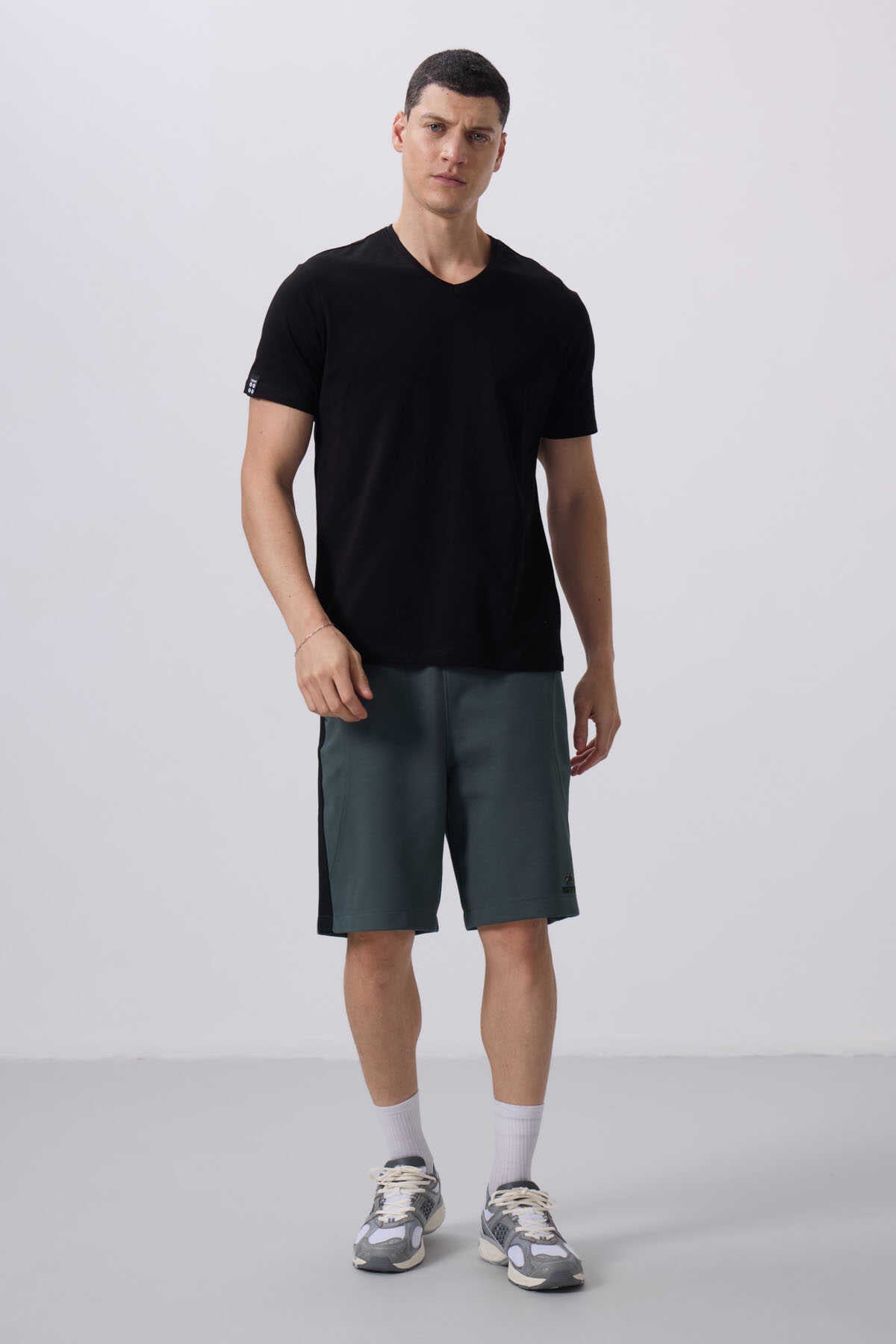 Tommylife Wholesale V-Neck Standard Fit Basic Men's T-Shirt 87912 Black