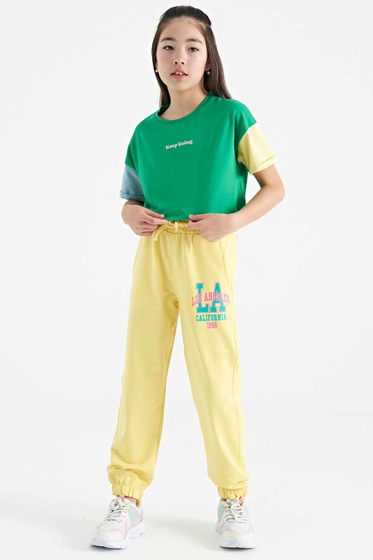 Tommylife Toptan Yeşil Yazı Baskılı O Yaka Düşük Omuzlu Oversize Kız Çocuk T-Shirt - 75130