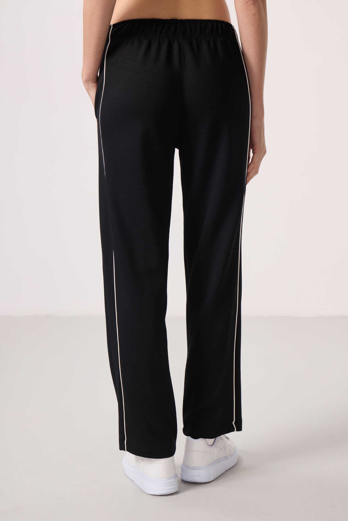 Tommylife Toptan Yumuşak Dokulu Yan Panel Detaylı Geniş Paça Kadın Palazzo Pantolon - 94669 Siyah