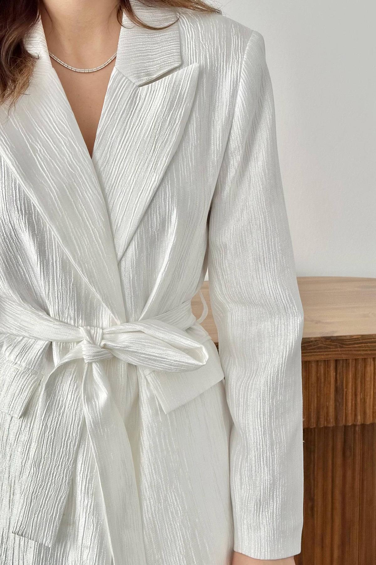 Ekru Beli Kuşaklı Ceket Ve Pantolon Parlak Takım