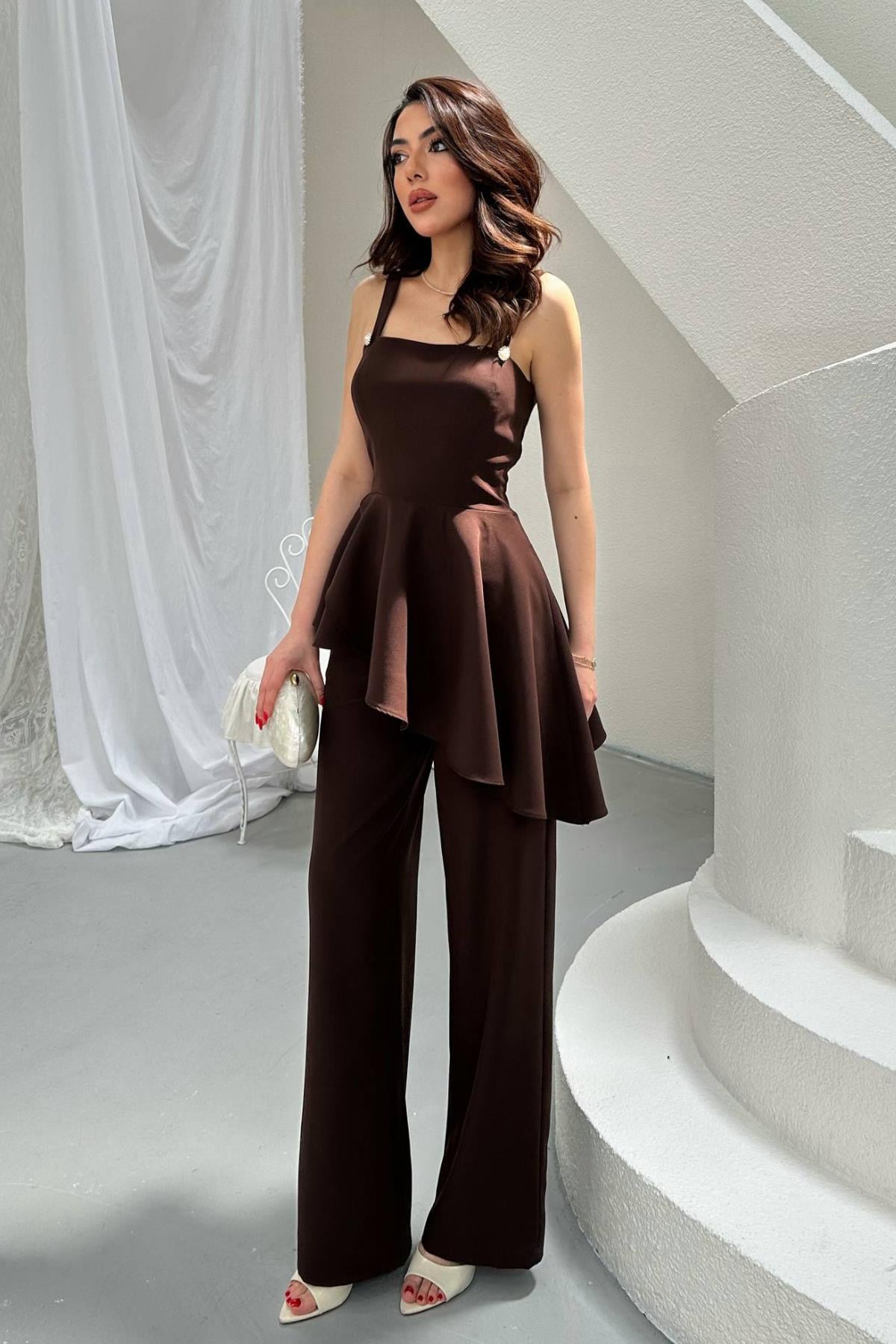 Kahverengi Volanlı Bluz Ve Pantolon Takım