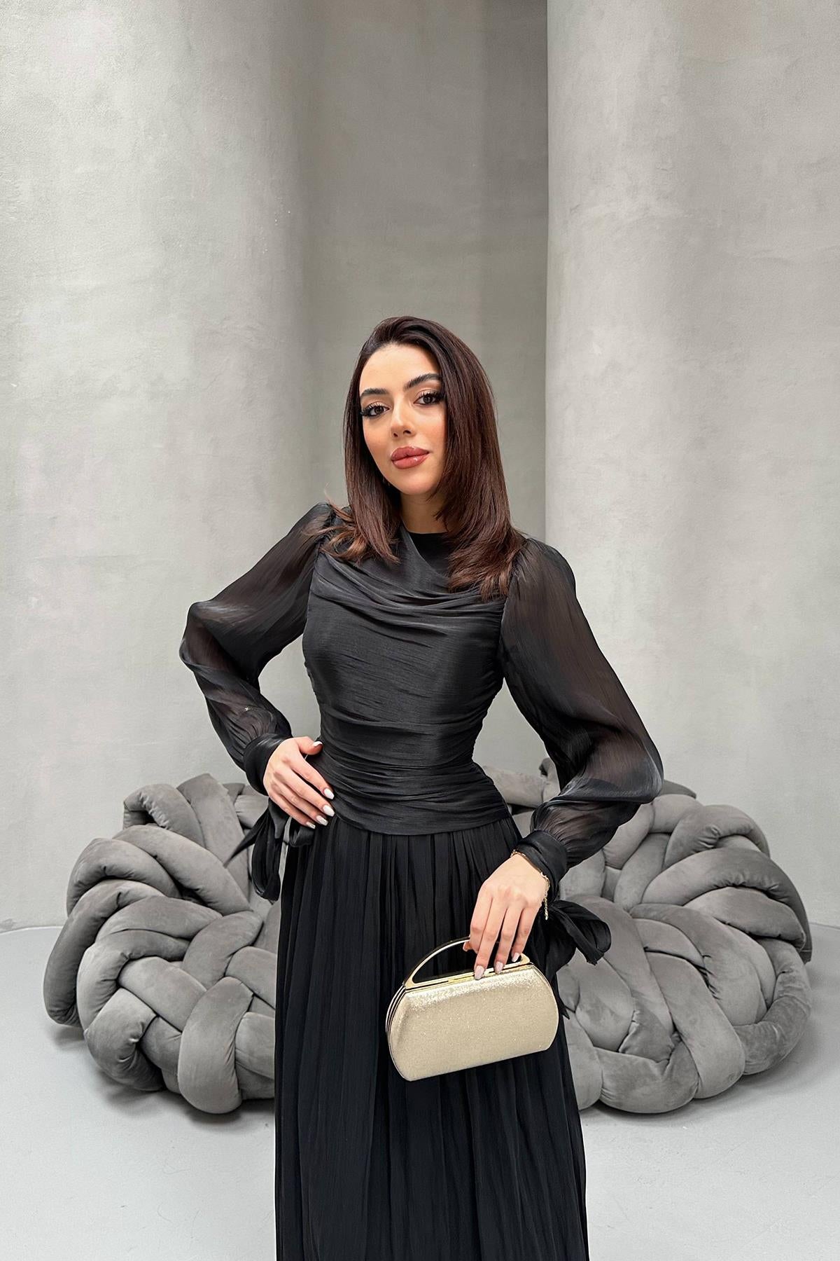 Siyah Büzgü Detaylı Manşeti Kuşaklı Elbise