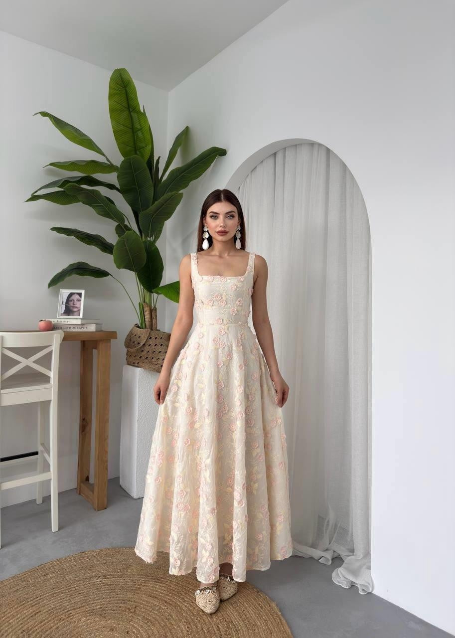Rochie cu detalii florale Tufe