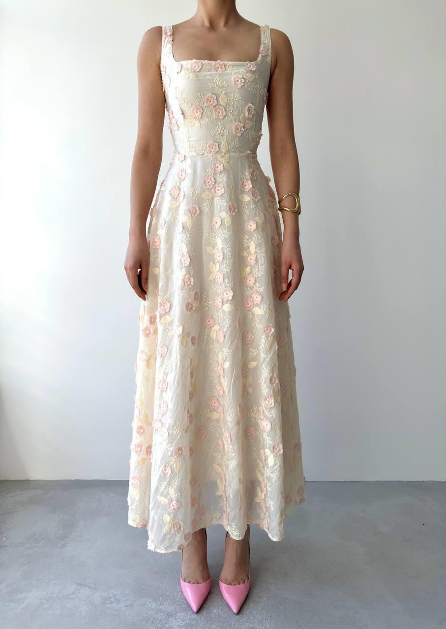Rochie cu detalii florale Tufe