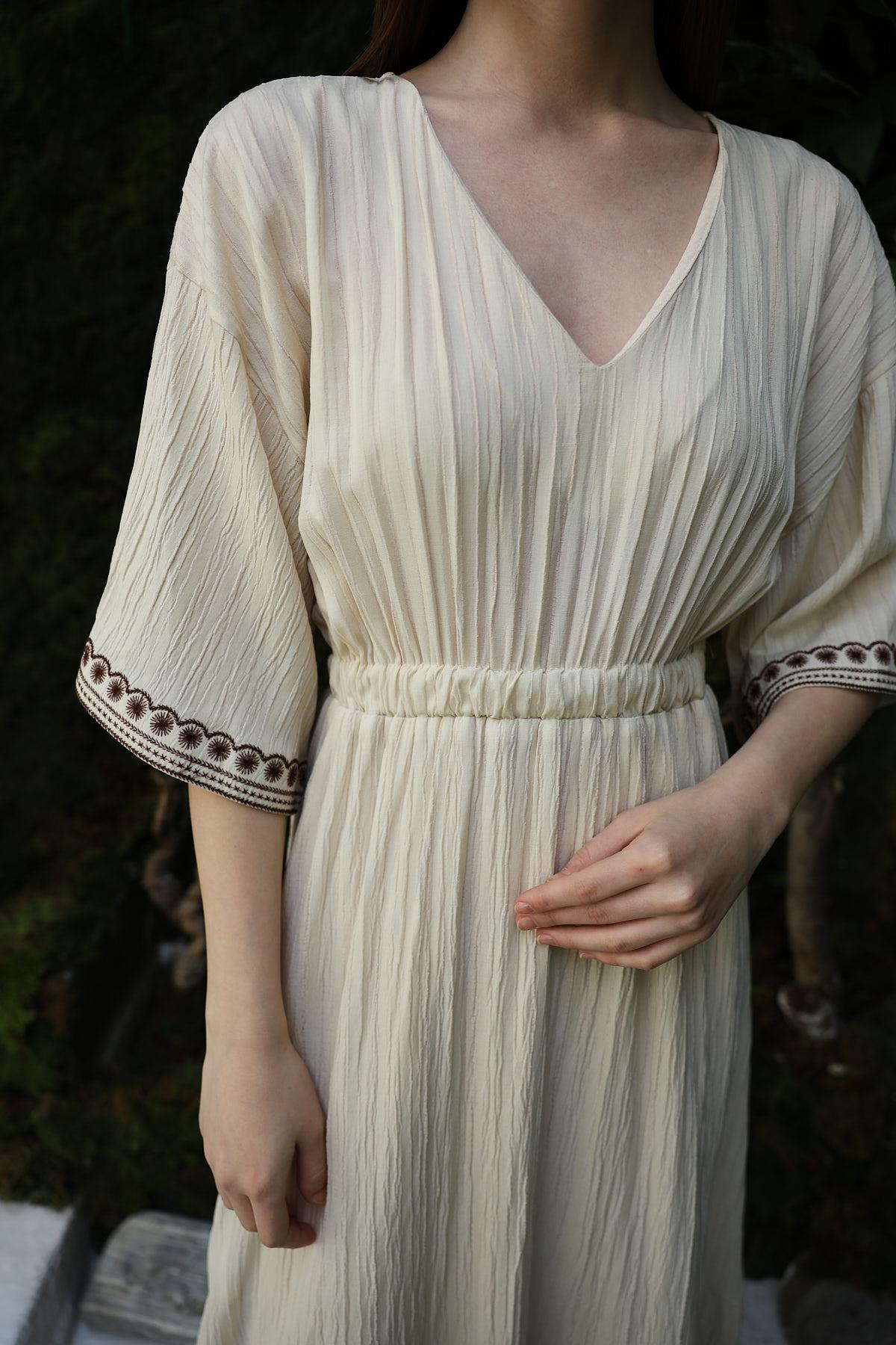 Rochie cu Broderie Maneci Si Fusta - Piatra