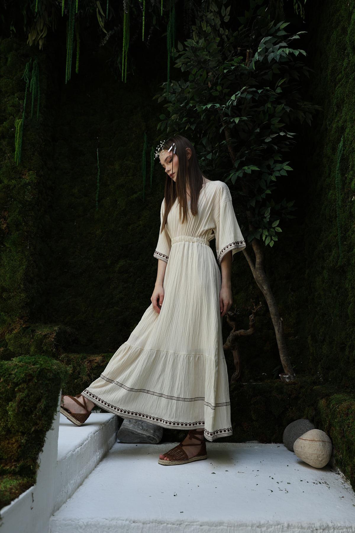 Rochie cu Broderie Maneci Si Fusta - Piatra