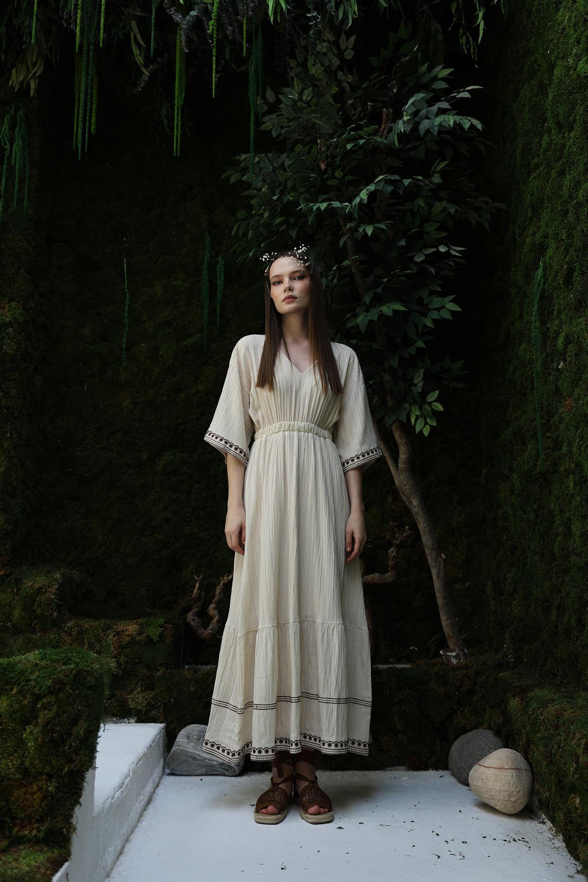 Rochie cu Broderie Maneci Si Fusta - Piatra