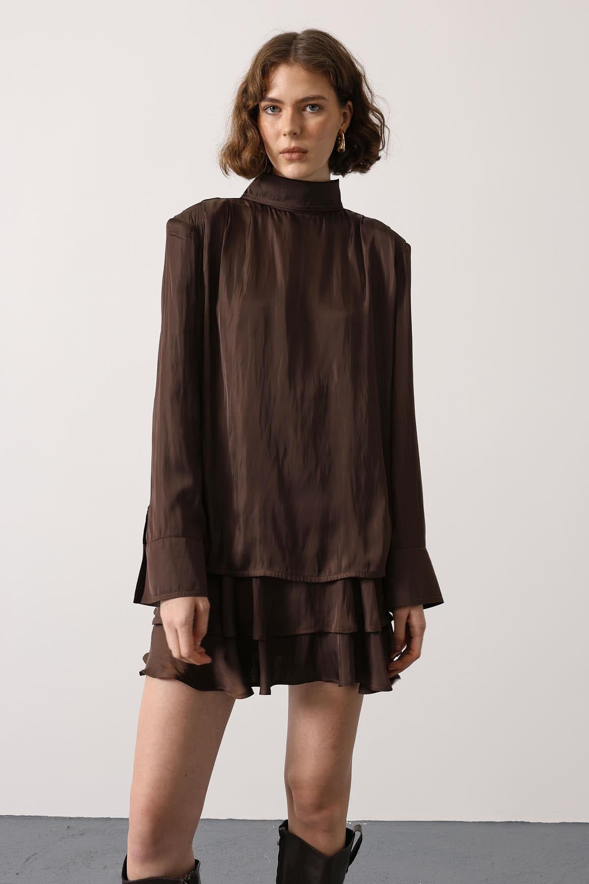 BLUZA CU PETIC DIN SATIN - Maro