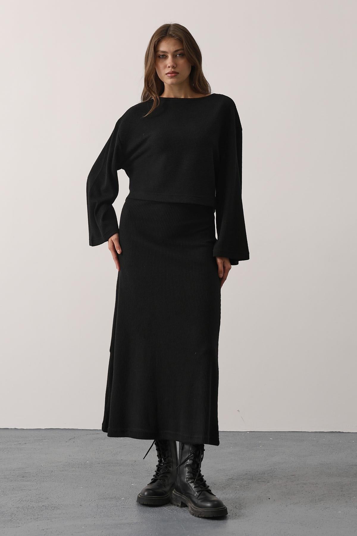 COSTUM CU BLUZA CU MÂNECI LUNGI ȘI FUSTĂ - Negru