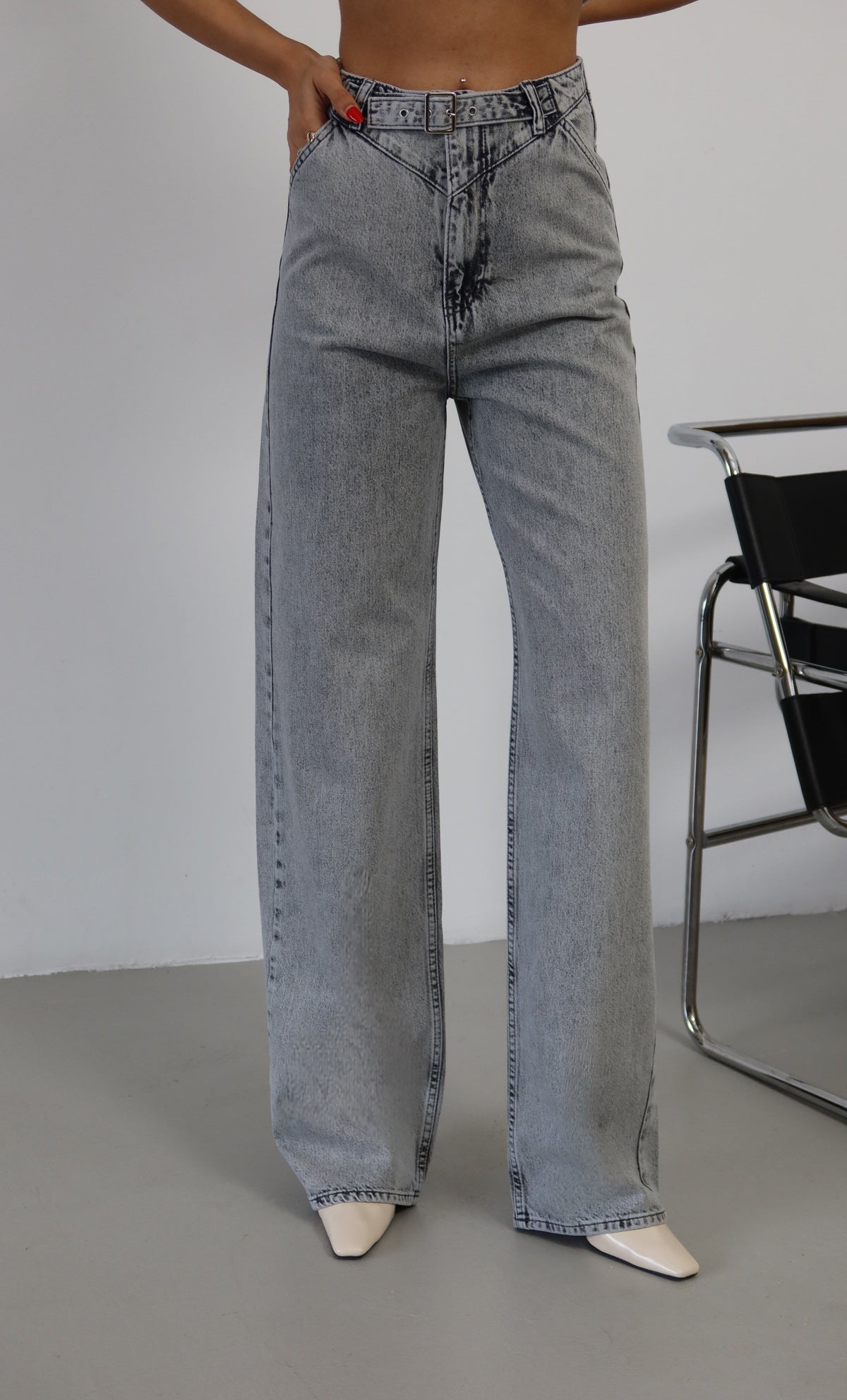 High-Waisted Wide-Leg Grey Denim Pants with Buckle Detail