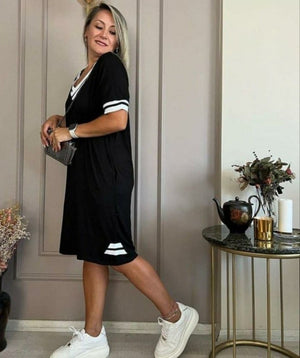 Rochie de damă din viscoză, lungime până la genunchi, cu mânecă scurtă, decolteu în V, detalii striate și buzunare, 31195