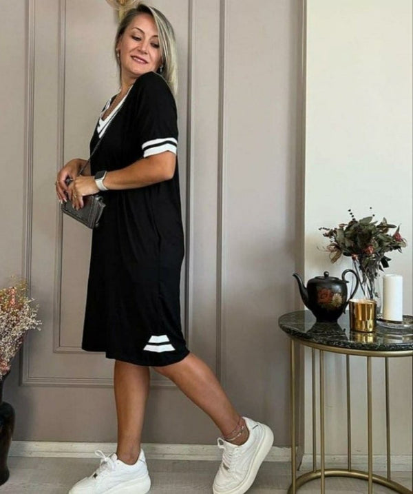 Rochie de damă din viscoză, lungime până la genunchi, cu mânecă scurtă, decolteu în V, detalii striate și buzunare, 31195