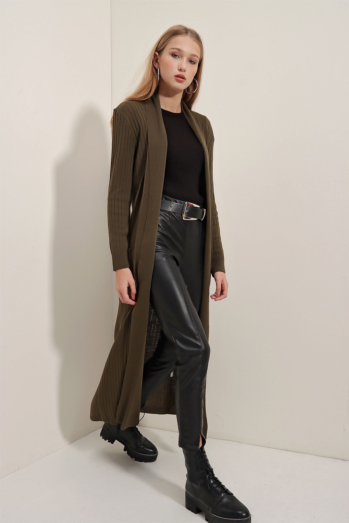 15690 Cardigan lung tricotat - Kaki