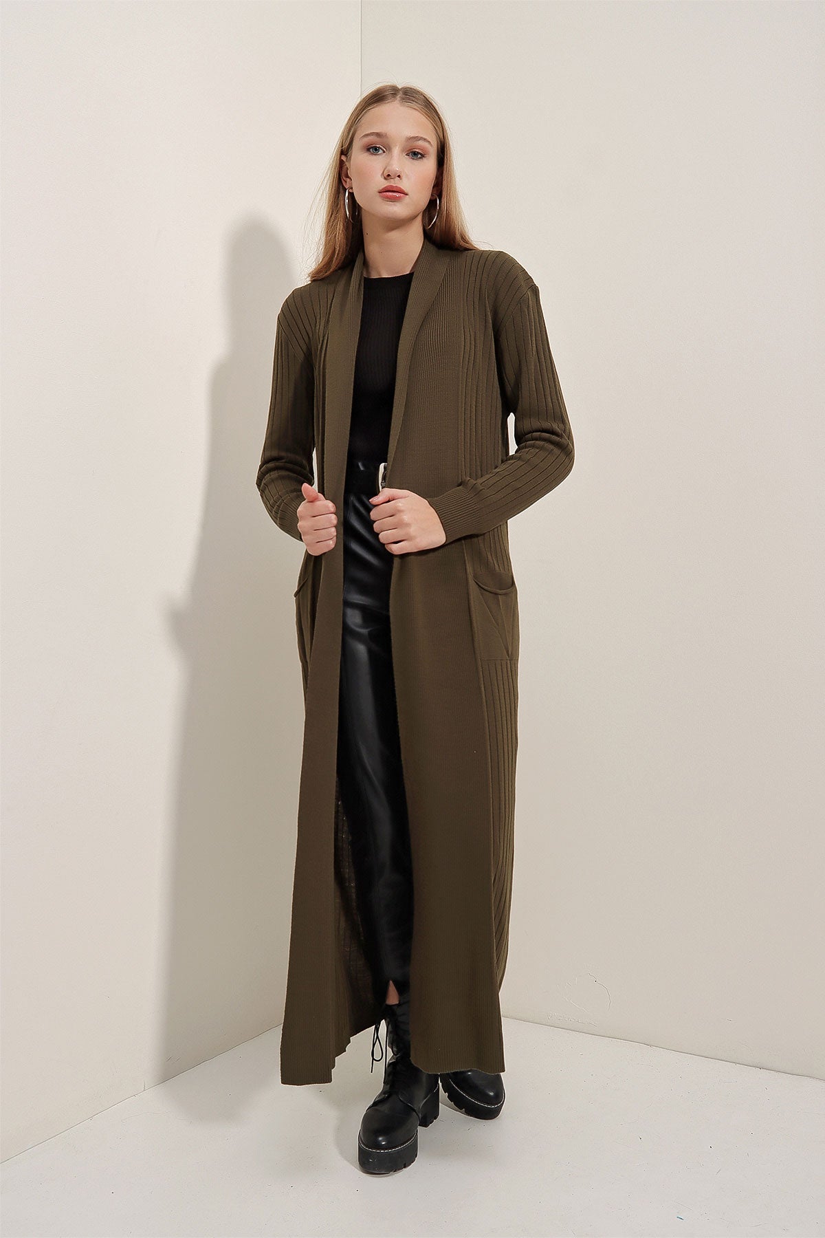 15690 Cardigan lung tricotat - Kaki