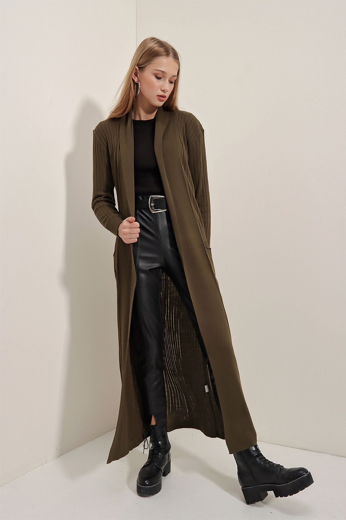 15690 Cardigan lung tricotat - Kaki