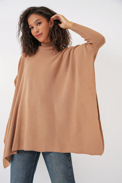 15783 Pulover Poncho cu șliț - Biscuit