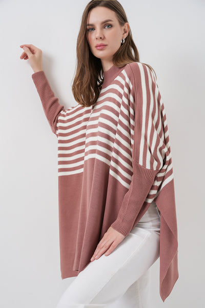 15783 Pulover Poncho cu șliț - D.Garoafă