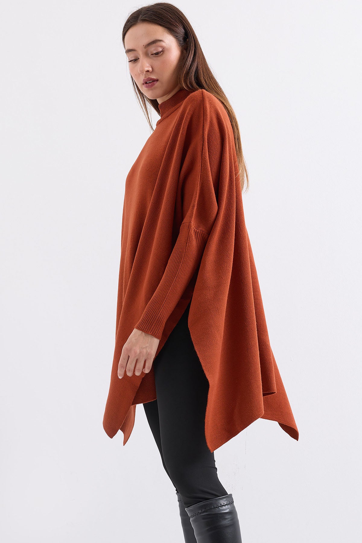 15783 Pulover Poncho cu șliț - Cărămiziu