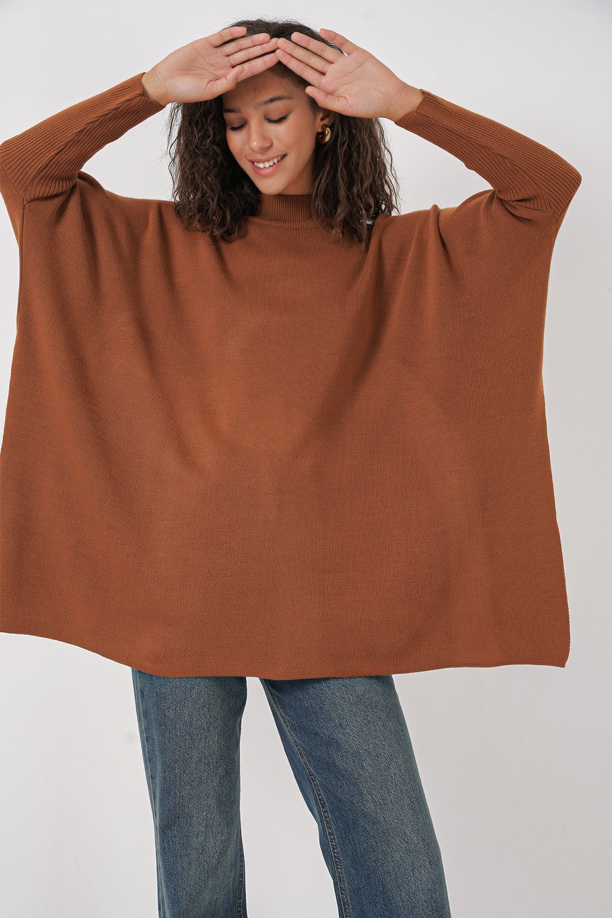 15783 Pulover Poncho cu șliț - Tabac