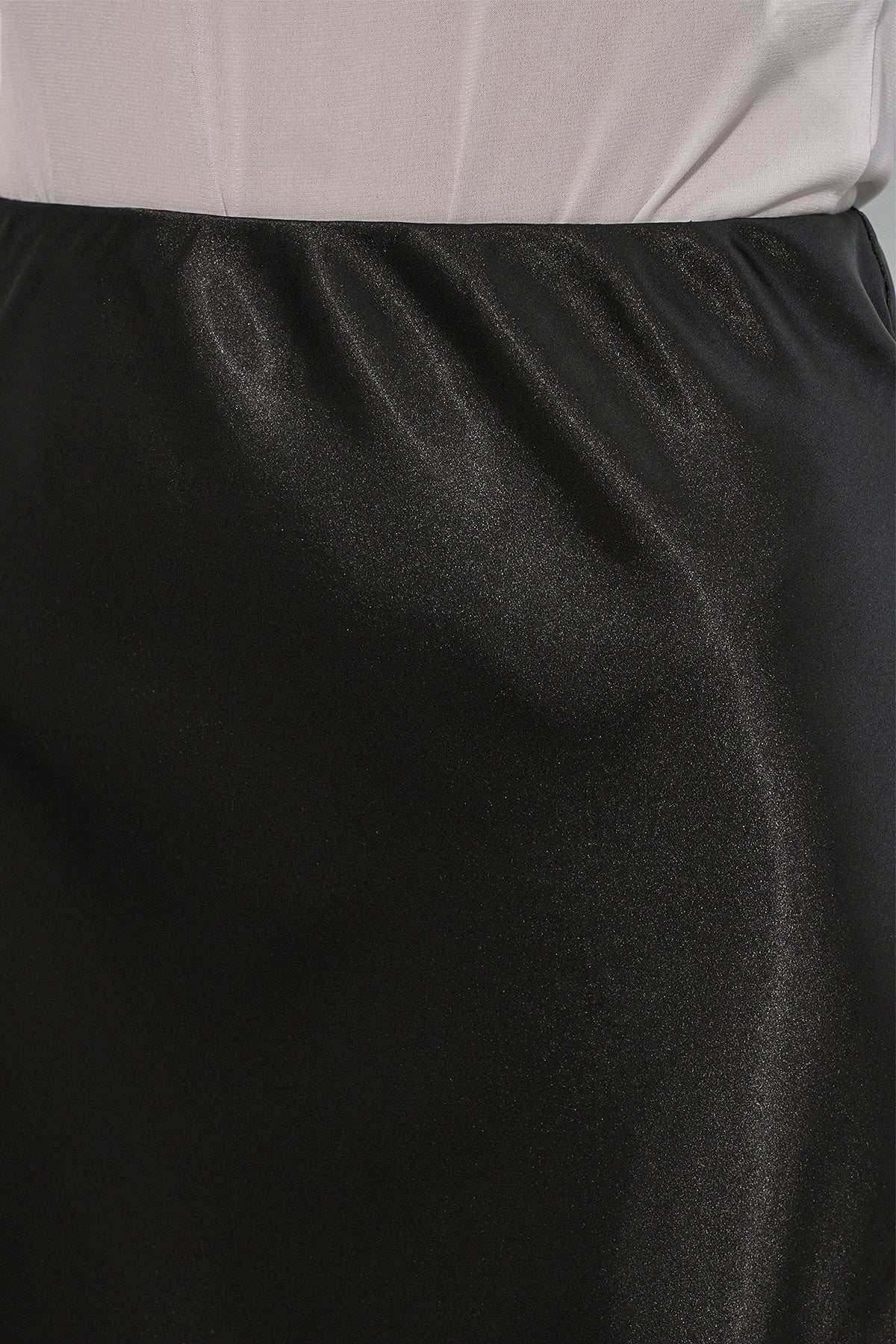 15806 Fustă Satin - Negru