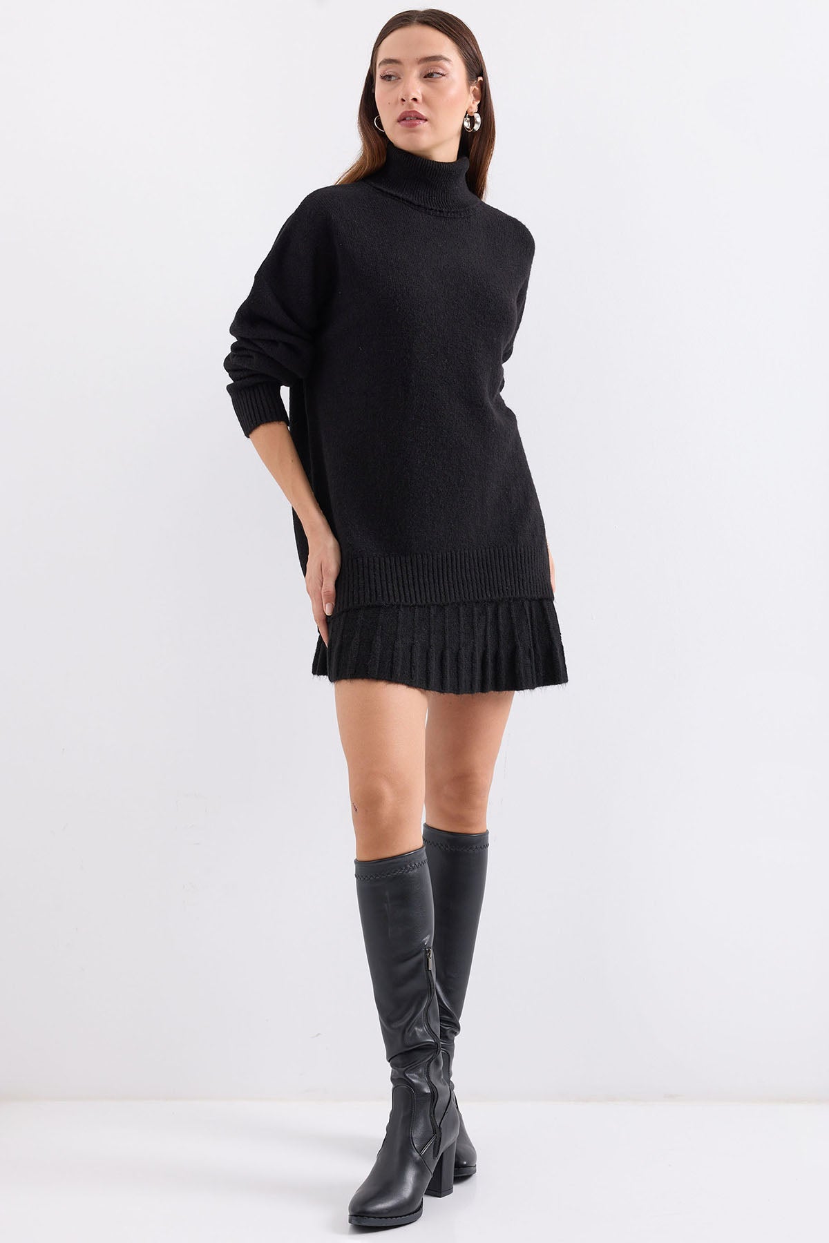 15891 Costum Pulover-Fustă (2 Piese) - Negru