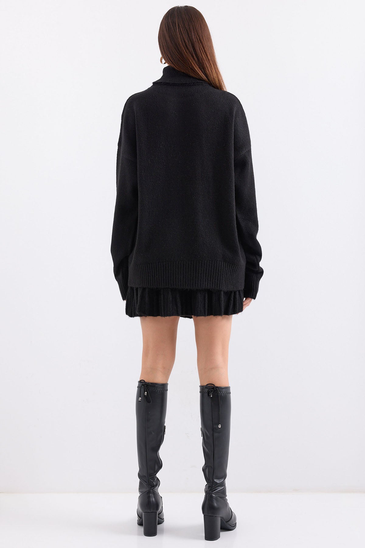15891 Costum Pulover-Fustă (2 Piese) - Negru