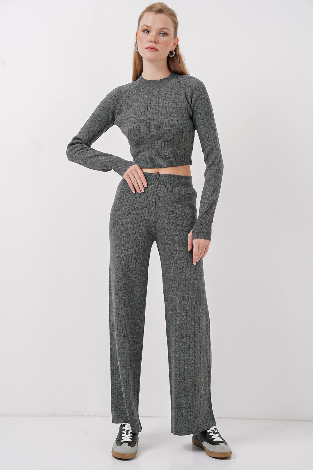 15905 Set Femeie Jachetă Tricot Crop și Pantalon - Fumuriu