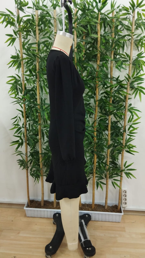 Rochie de damă din crep importat, cu mânecă lungă, guler rotund și volane în față, 31641