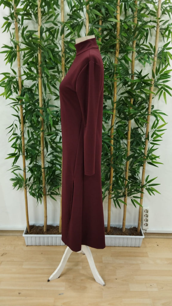Rochie de damă din crep cu mânecă lungă, guler înalt și crăpături adânci, 31833