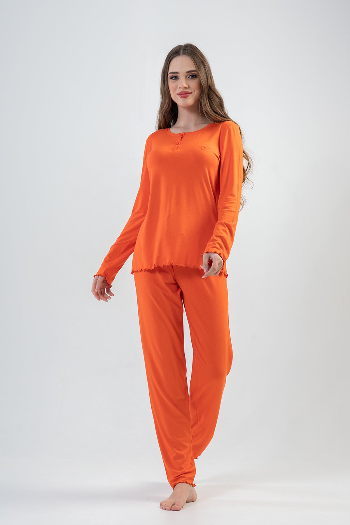 Pijama damă LYC WORTEKS, cu nasturi, decolteu barcă, mânecă lungă, cu aplicații tip bibi - culoarea somonului