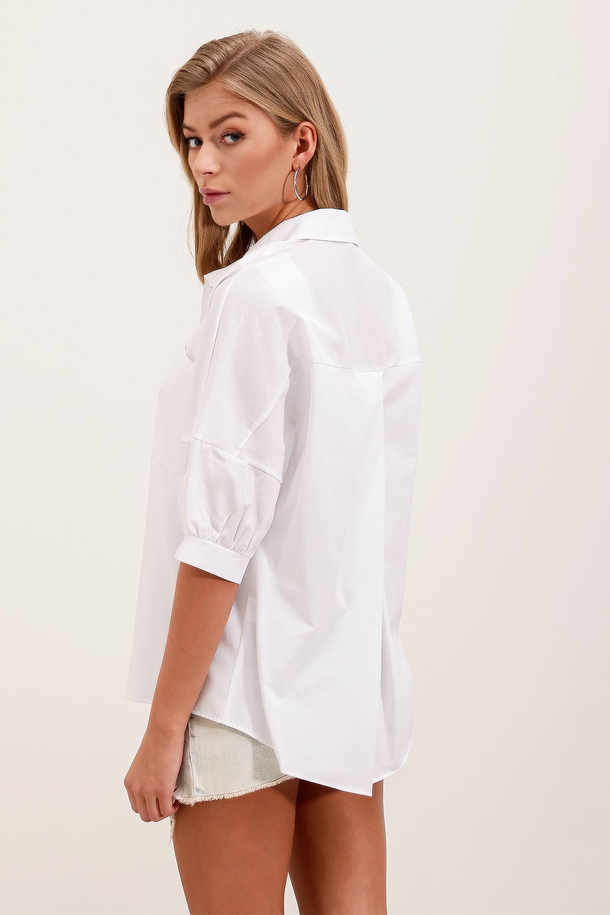 20213 Cămașă basic oversized cu mânecă scurtă - Alb