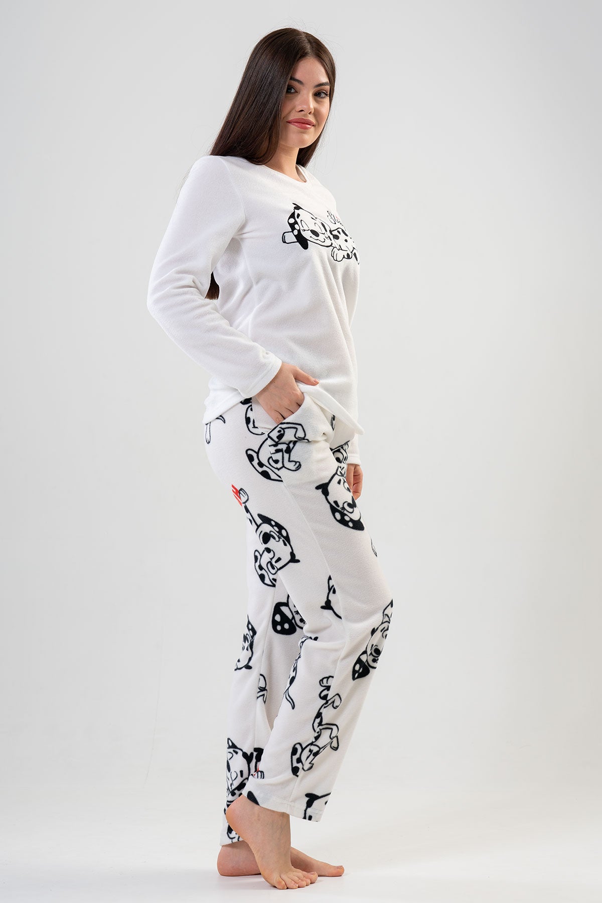 Pijama de damă din fleece cu guler rotund, mânecă lungă, tiv oval și buzunare - ALB IMACULAT