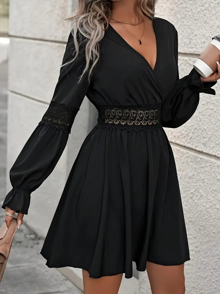 Rochie scurtă de damă importată, tip crep, cu mânecă lungă, decolteu petrecut, detalii din dantelă și fermoar, 29348