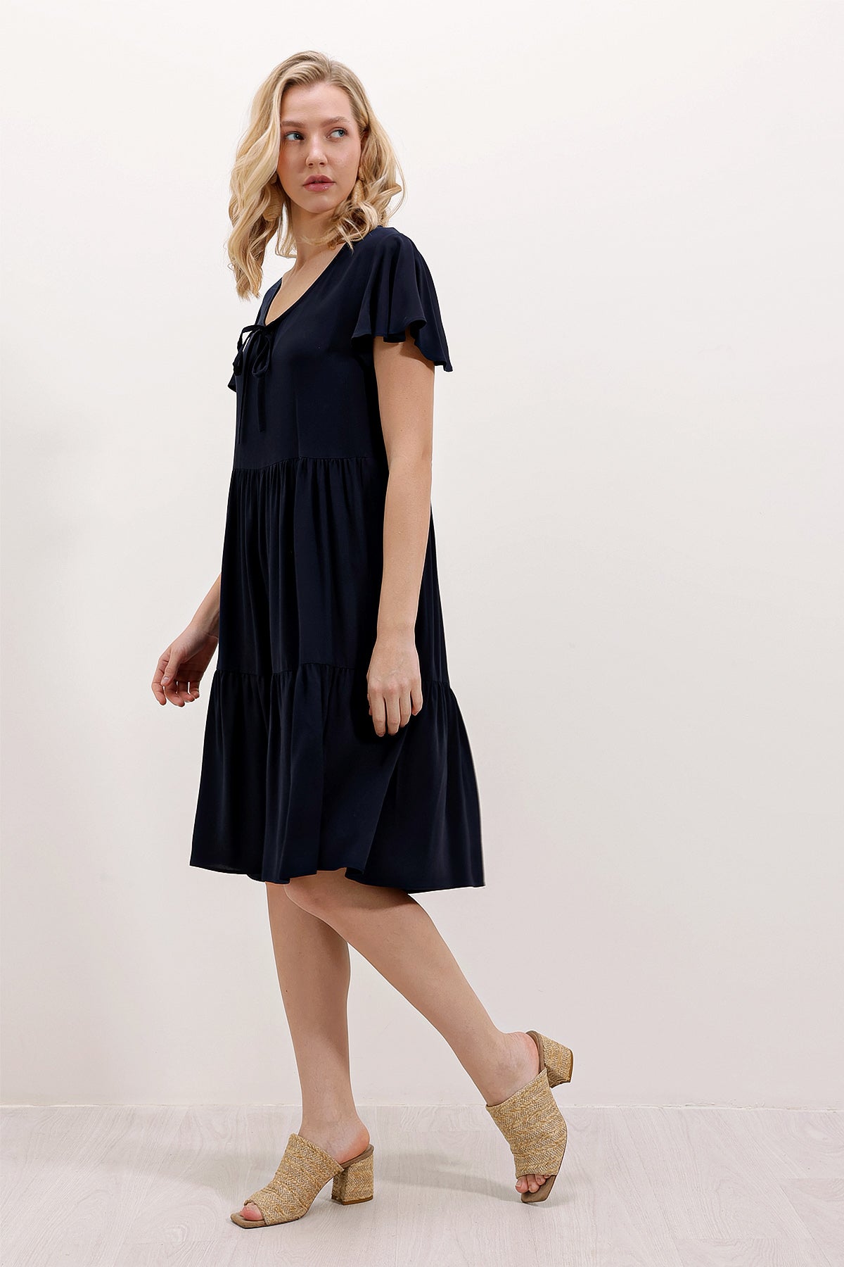 2352 Rochie scurtă cu guler V - Albastru închis