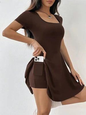 Rochie de damă din material scuba cu mânecă scurtă, decolteu pătrat și detalii scurte, cu buzunare, 25591