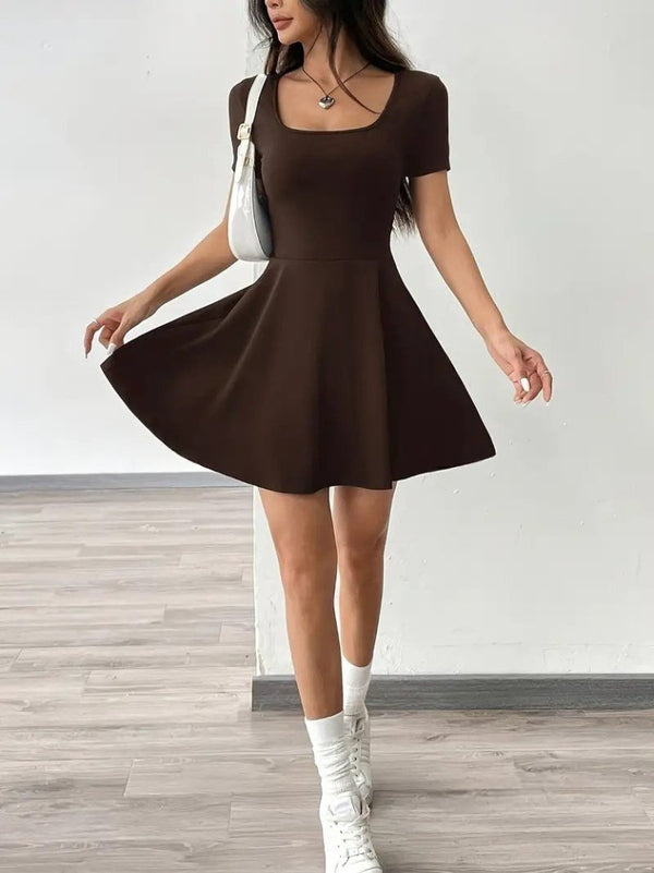 Rochie de damă din material scuba cu mânecă scurtă, decolteu pătrat și detalii scurte, cu buzunare, 25591