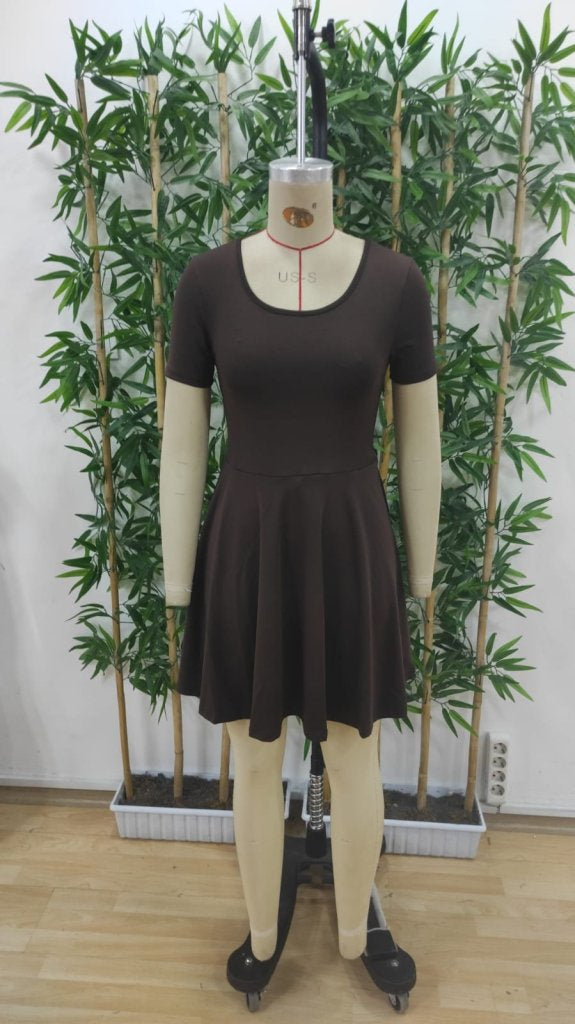 Rochie de damă din material scuba cu mânecă scurtă, decolteu pătrat și detalii scurte, cu buzunare, 25591