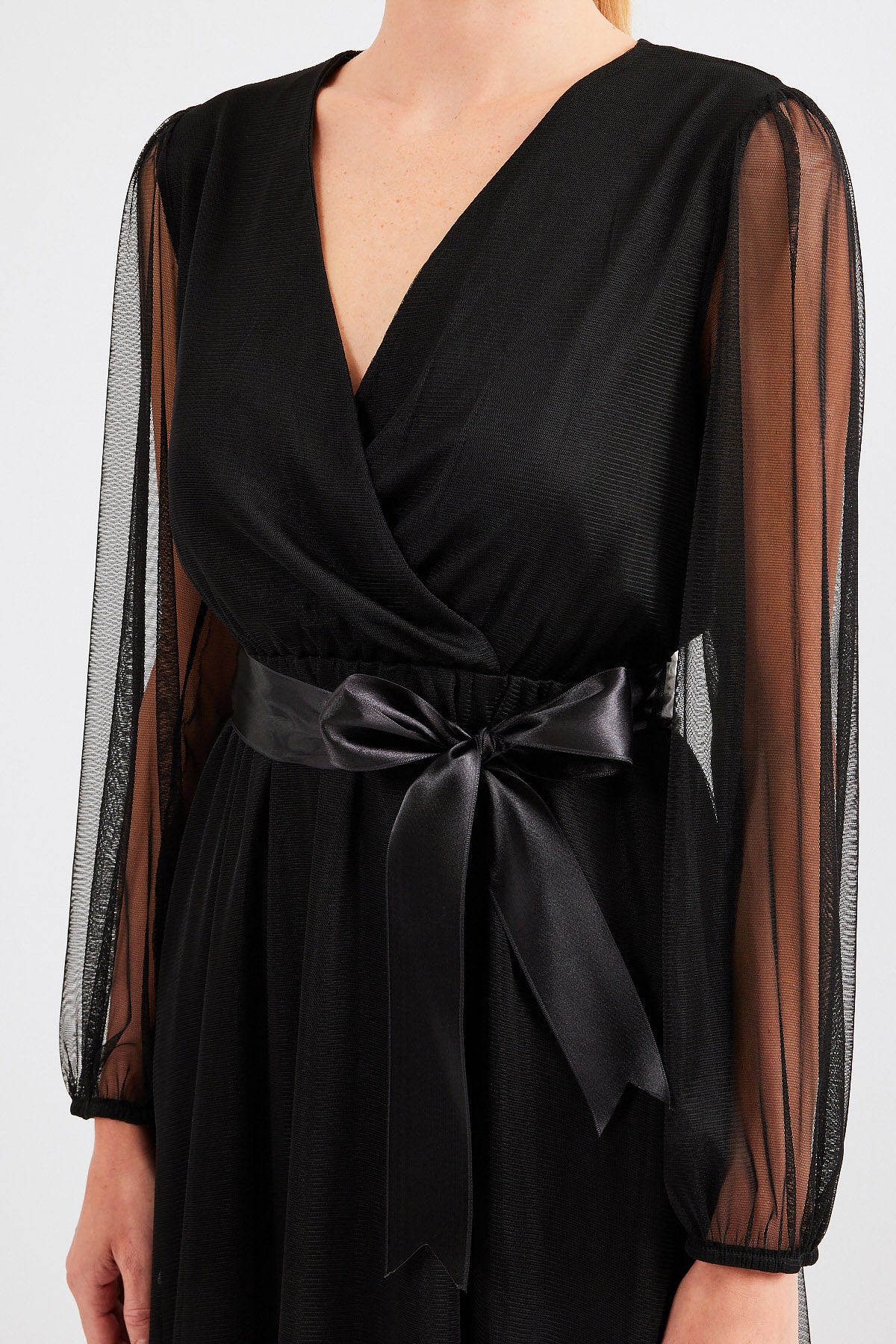 2494 Rochie Tulle cu Guler Încrucișat - Negru