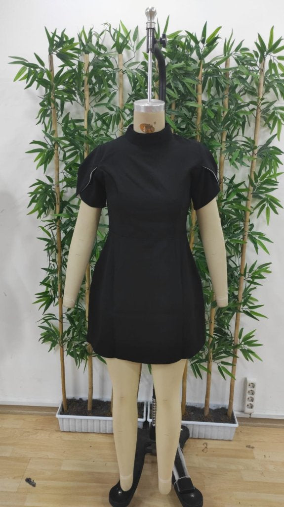 Rochie scurtă din satin pentru femei, cu mânecă scurtă, guler înalt și detaliu fluture la spate, 31415