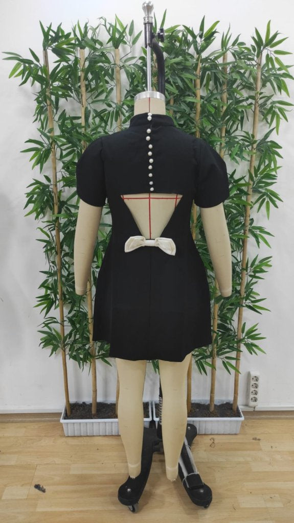 Rochie scurtă din satin pentru femei, cu mânecă scurtă, guler înalt și detaliu fluture la spate, 31415