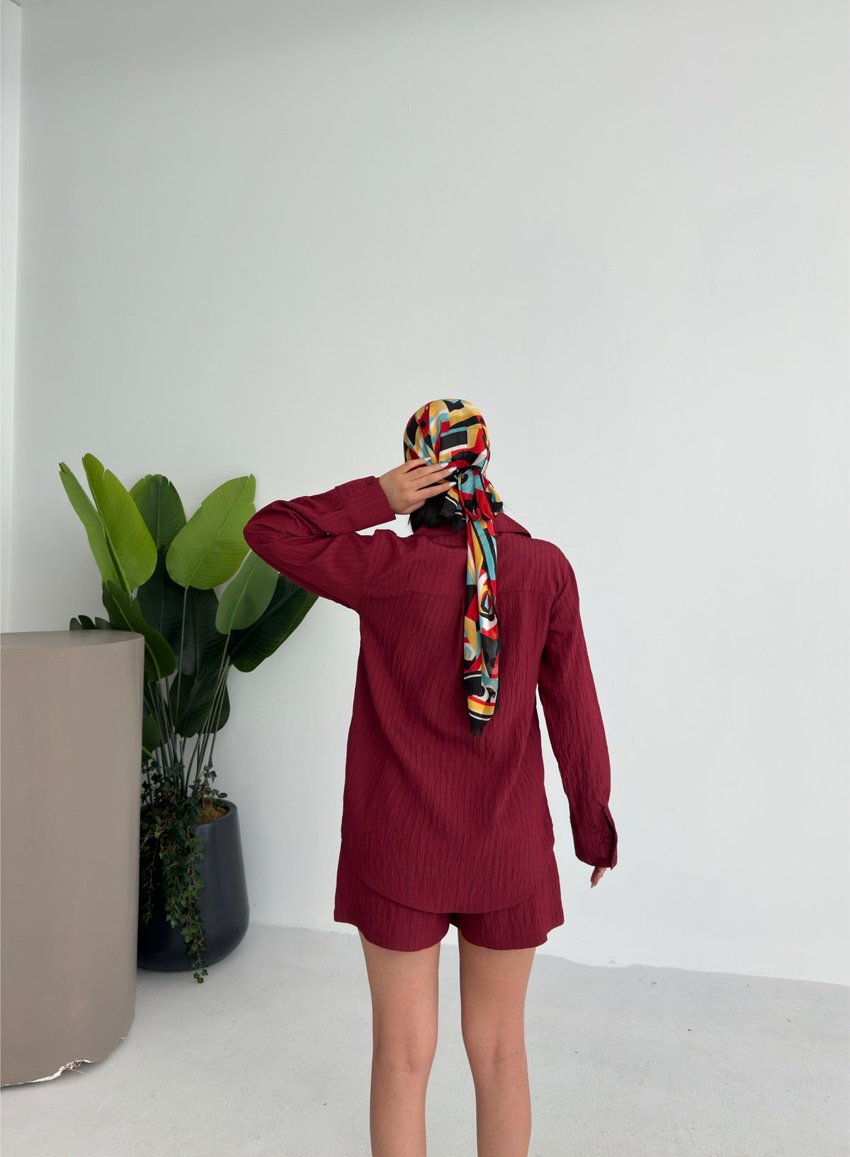 SET DOUĂ PIESE CĂMĂȘĂ ȘI PANTALONI ȘORȚI DIN IN - Burgundiu