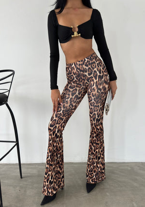 Pantaloni evazați cu imprimeu leopard închis la culoare