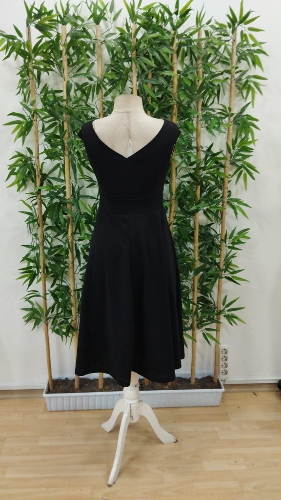 Rochie creponată cu mânecă scurtă, decolteu petrecut și fustă cu volane, 35562