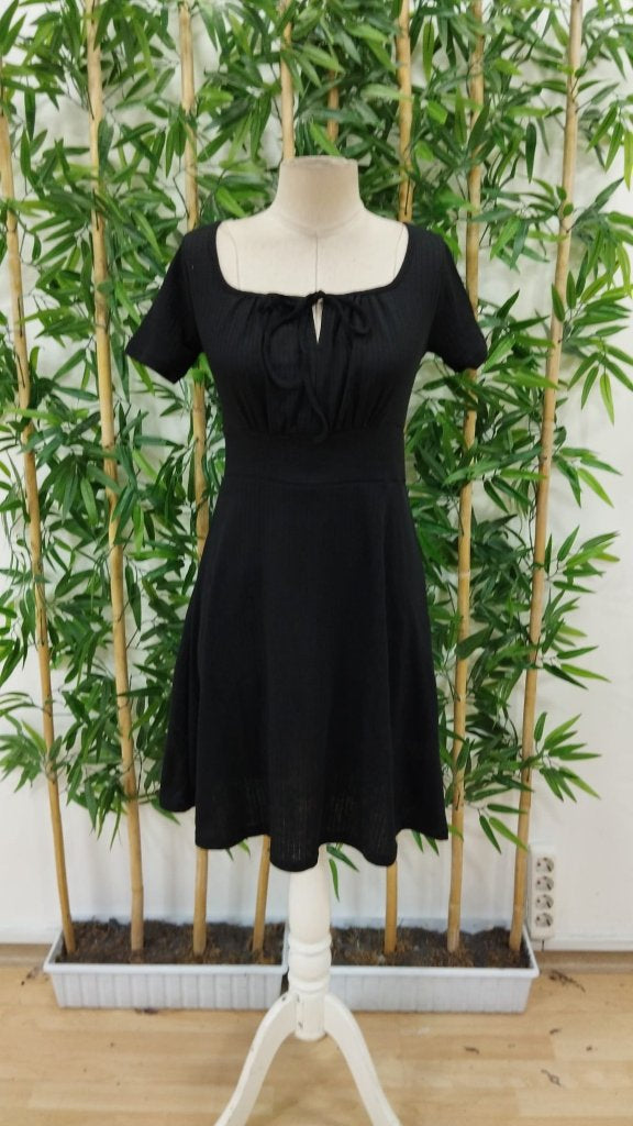 Women's Short-Sleeve Square-Neck Tied Ribbed Dress, 33790