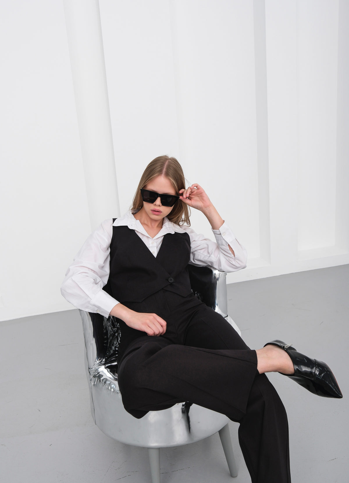 Set vestă și pantaloni din in toscan cu două nasturi și un singur nasture - Negru